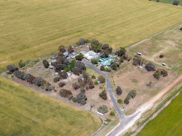 Horsham Pet Lodge & Lifestyle Property Pet Lovers Work from Home and Live the Dream!