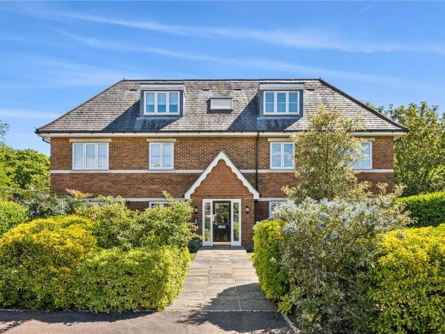 Horsham Reach, Lower Cookham Road. 2 bed apartment to rent £1,800 pcm £415 pw