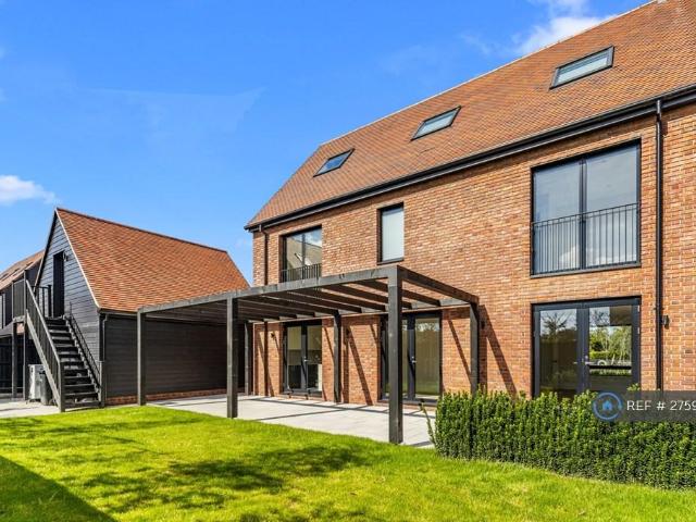 Barons Drive, Alfold, Cranleigh, GU6 5 bed detached house to rent £4,250 pcm £981 pw