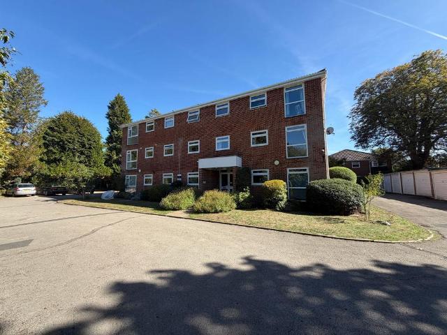 Horsham Road, Shalford, GU4 2 bed flat to rent £1,400 pcm £323 pw
