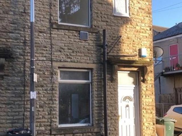 Horsman Street, Bradford, BD4 2 bed end of terrace house to rent £850 pcm £196 pw