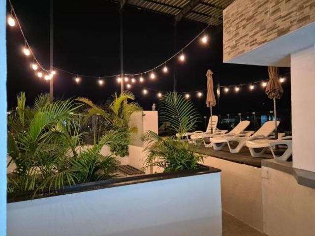 Hostal en venta a estrenar con alberca y solarium en el rooftop