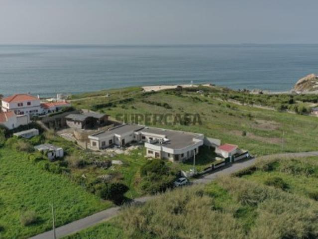 Moradia T8 + 2 bangalôs em Santa Cruz, Silveira