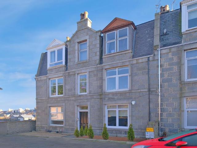 Hosefield Road, Top Right, AB15 1 bed flat to rent £595 pcm £137 pw