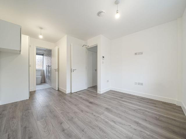 Hospital Way, Hither Green SE13, 6 bed property to rent, £1,000 pcm | PrimeLocation
