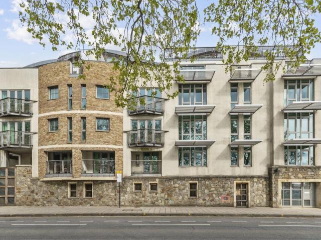 Hotwell Road, Bristol BS8 2 bed flat to rent £2,000 pcm £462 pw
