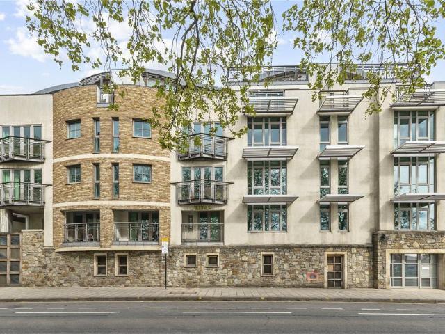 Hotwell Road, Bristol, Somerset, BS8 3 bed penthouse to rent £2,750 pcm £635 pw