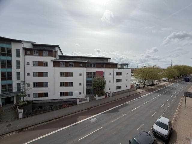 Hotwells Road, Harbours Edge, Bristol BS8, 2 bed flat to rent, £1,495 pcm | PrimeLocation