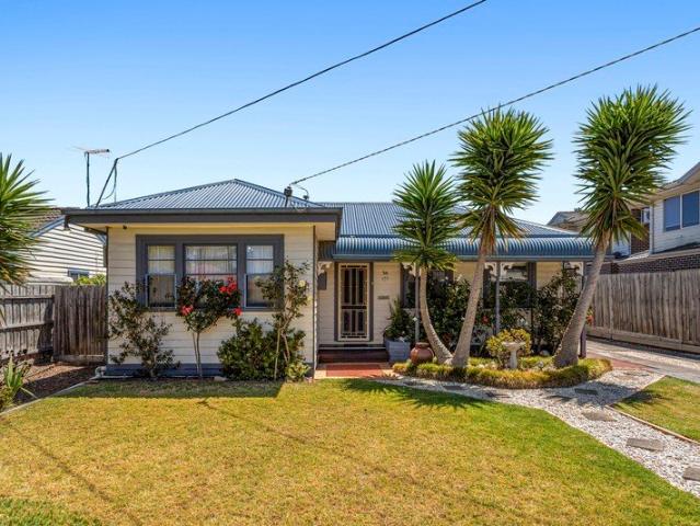 HOT ALERT: Move In Ready + 793m² Subdivide Or Build STCA !