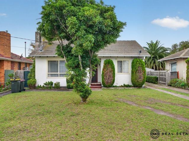Hot Development Opportunity in the Heart of Corio Renovate it or Build Townhouses STCA