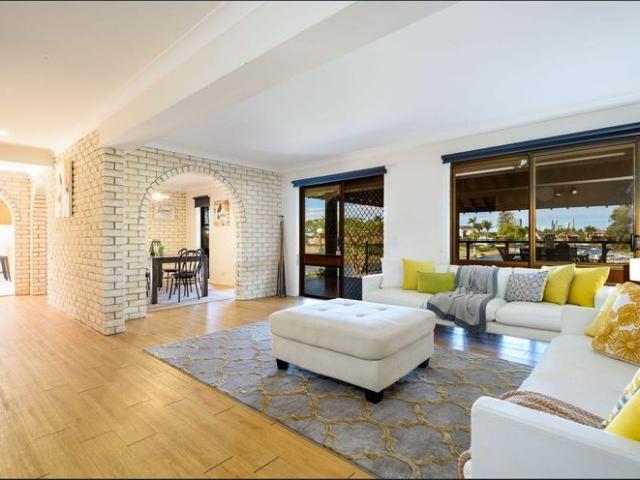 HOT NEW LISTING FOR RENT IN CARRARA – Dual Living at Its Best $1595 Per Week – Available Now
