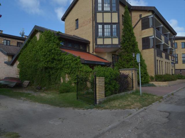 Hotel z 24 apartamentami, projekt przebudowy, 900m od morza