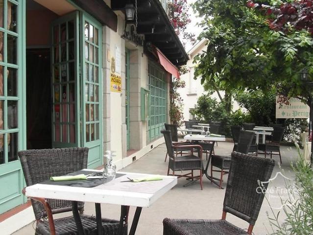 Hôtel à Maurs 15600 sud Auvergne, contre l'Aveyron et le Lot. 1700m² Maurs