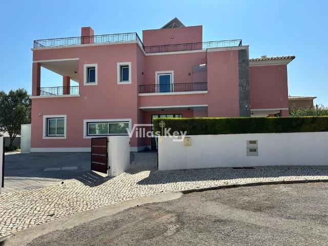 Hotel com 25 quartos,vista mar, piscina,jacuzzi,a poucos met. 723m² Lagos Santa Maria