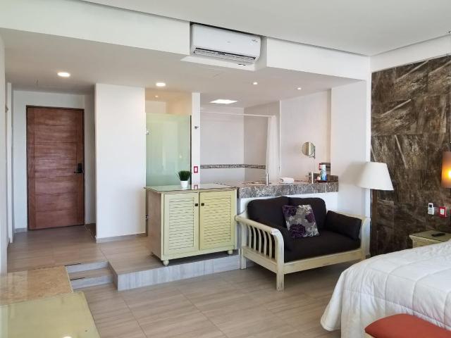 Hotel en Venta sobre Av. Constituyentes, Oportunidad de Inversi?n en Playa del Carmen