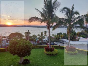 HOTEL EN VENTA EN TEQUESQUITENGO CON VISTA AL LAGO