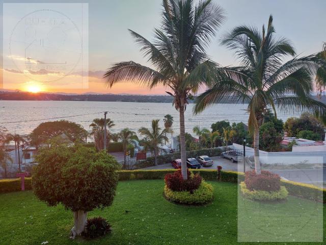 HOTEL EN VENTA EN TEQUESQUITENGO CON VISTA AL LAGO