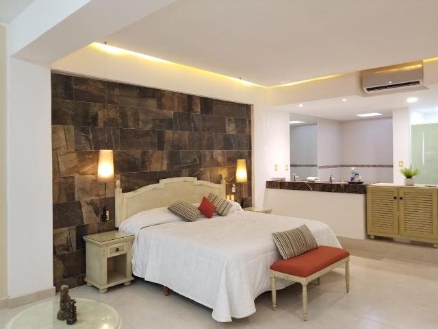 HOTEL EN VENTA EN PLAYA DEL CARMEN AV. CONSTITUYENTES OPORTUNIDAD DE INVERSION