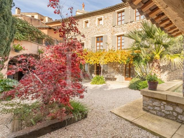Hôtel Particulier avec cour Intérieure et Piscine 380m² Buis les Baronnies