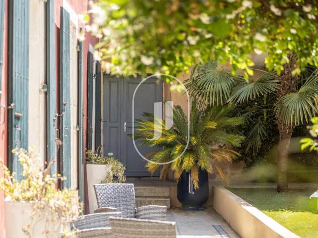 Hôtel particulier avec piscine à vendre à Montélimar 381m² Montélimar