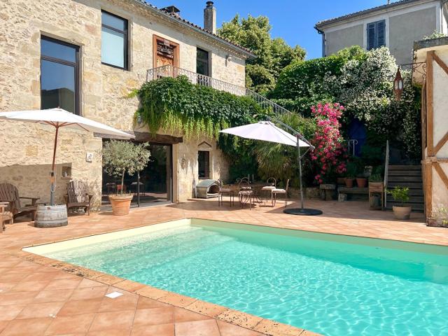 Hôtel particulier avec piscine et deux logements annexes 597m² La Réole