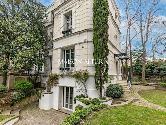 Hôtel particulier classé monument historique avec jardin