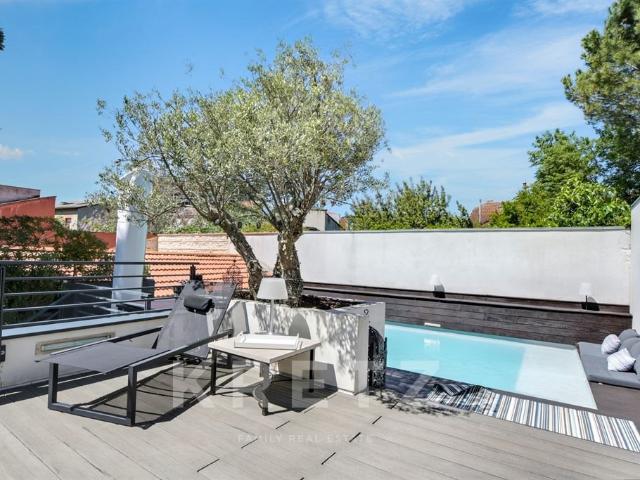 Hôtel particulier de 300m2 avec piscine et 3 garages centr. 300m² Toulouse