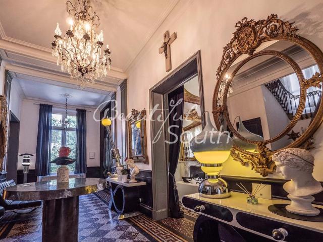 Hôtel Particulier De Prestige En Centre Ville Avec Jardin Et. 448m² Perpignan