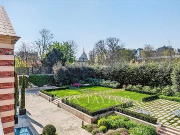 Hôtel particulier d'exception avec plus de 1000 m2 de jardin. 955m² Paris 7ème