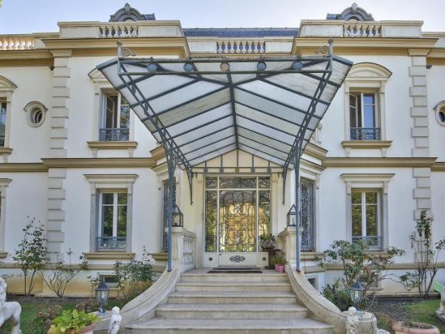 Hotel Particulier Le Vesinet 12 pièce s 675 m2 675m² Le Vésinet