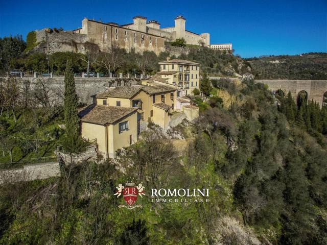 Hotel Storico DI Lusso In Vendita A Spoleto, Umbria 832m² Spoleto