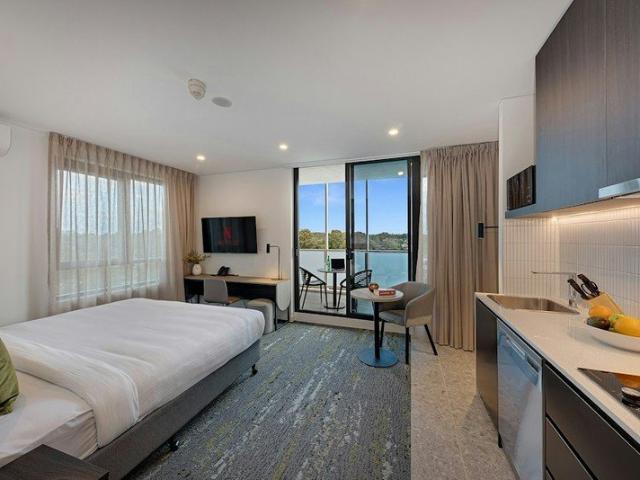 Hotel Style Executive Studio with Private Balcony in Kingswood 1 Bed | 1 Bath | Sleeps 2 | 29m²