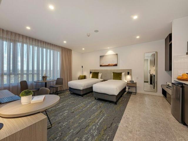 Hotel Style Serviced Studio with Kitchenette in Penrith 1 Bed | 1 Bath | Sleeps 2 | 29m²