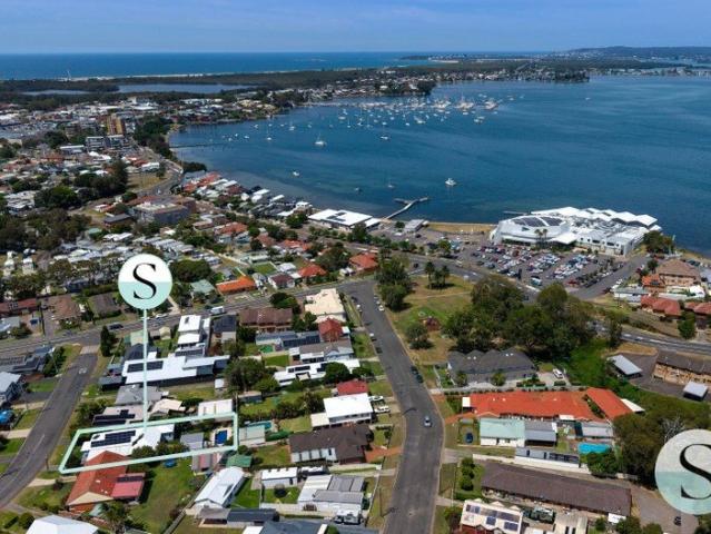 Hotspot Location, Belmonts Most Desirable Locale On The Flat by The Lake, Cottage Charm With Contemporary Renovation Extension & Pool