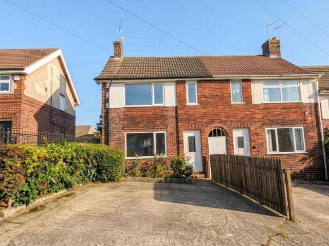 Houfton Crescent, Bolsover, S44 3 bed semi detached house to rent £900 pcm £208 pw