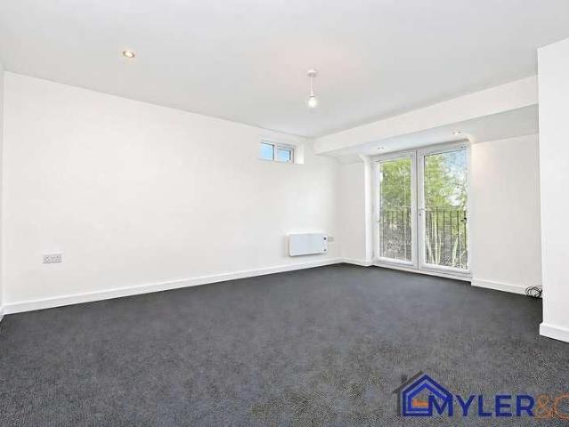 Hough Green Road, Widnes, WA8