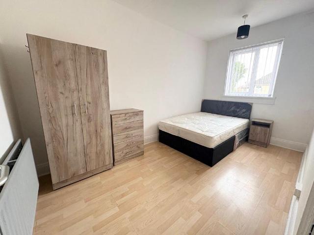 Hough Lane, BARNSLEY, S73 0DP 4 bed apartment to rent £737 pcm £170 pw