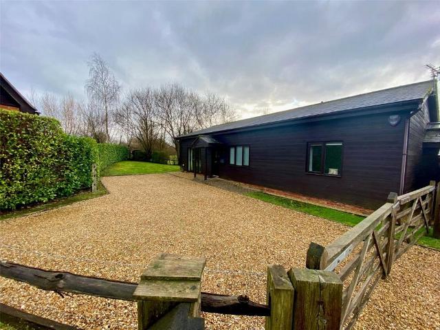 Houghton, Hampshire SO20 3 bed bungalow to rent £2,000 pcm £462 pw