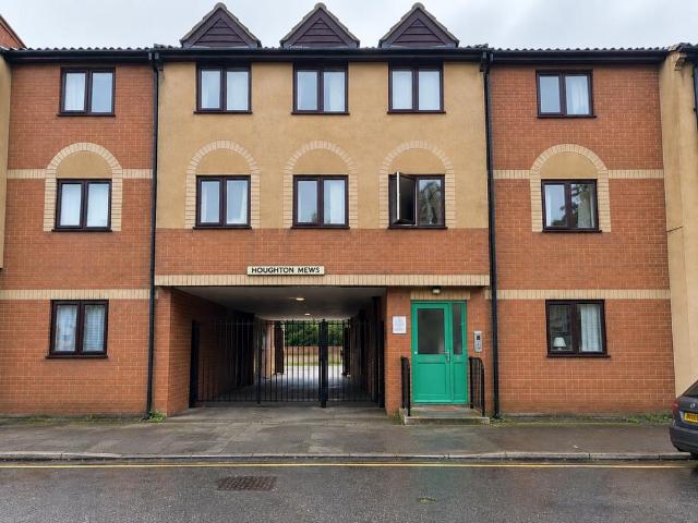 Houghton Mews, Windsor Street, Luton 1 bed flat to rent £975 pcm £225 pw