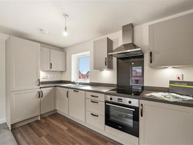 Houghton Regis LU5 2 bed detached house to rent £1,575 pcm £363 pw