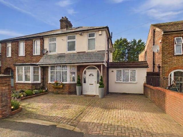 Houghton Road, Dunstable LU5, 4 bed semi detached house to rent, £2,000 pcm | PrimeLocation