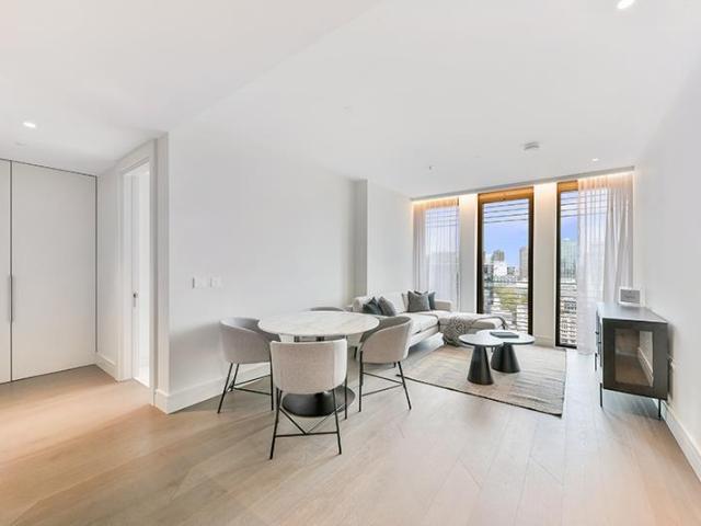 Houndsditch, London EC3A 2 bed flat to rent £6,600 pcm £1,523 pw