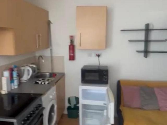 Hounlsow TW3 1 bed flat to rent £1,000 pcm £231 pw