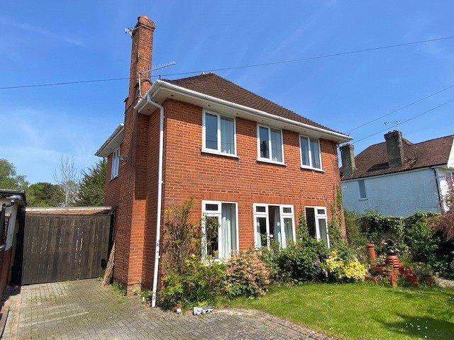 Hounsdown Avenue, Southampton SO40 3 bed detached house to rent £1,700 pcm £392 pw