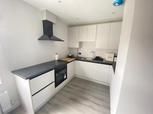 Hounslow TW3 1 bed flat to rent £1,550 pcm £358 pw