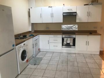 Hounslow TW3 2 bed flat to rent £1,650 pcm £381 pw