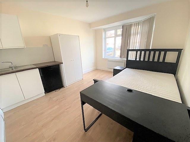 Hounslow, TW4 1 bed in a house share to rent £750 pcm £173 pw