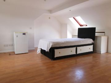 Hounslow TW4, 4 bed semi detached house to rent, £2,800 pcm | PrimeLocation