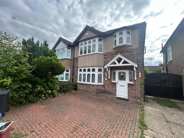 Hounslow TW5 3 bed semi detached house to rent £2,500 pcm £577 pw