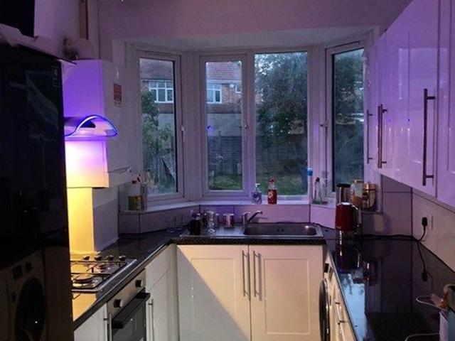 Hounslow, Hounslow TW3, 2 bed flat to rent, £2,150 pcm | PrimeLocation